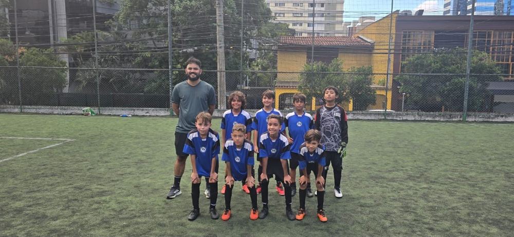 Alunos da MM Sports em quadra